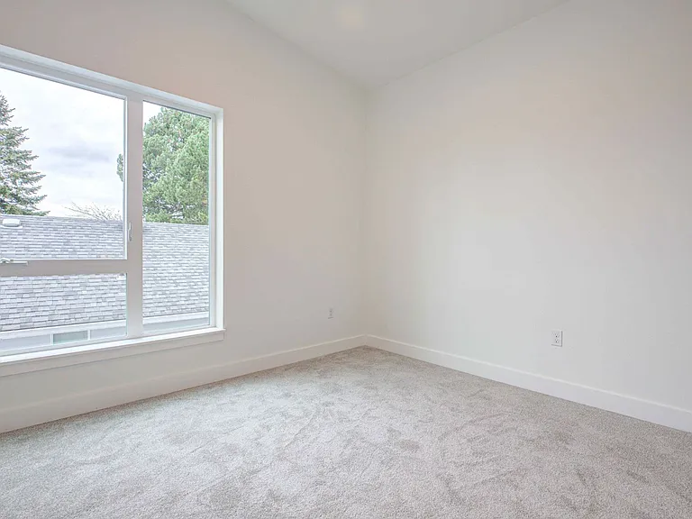 9757 SE Holgate Blvd — Photo 9