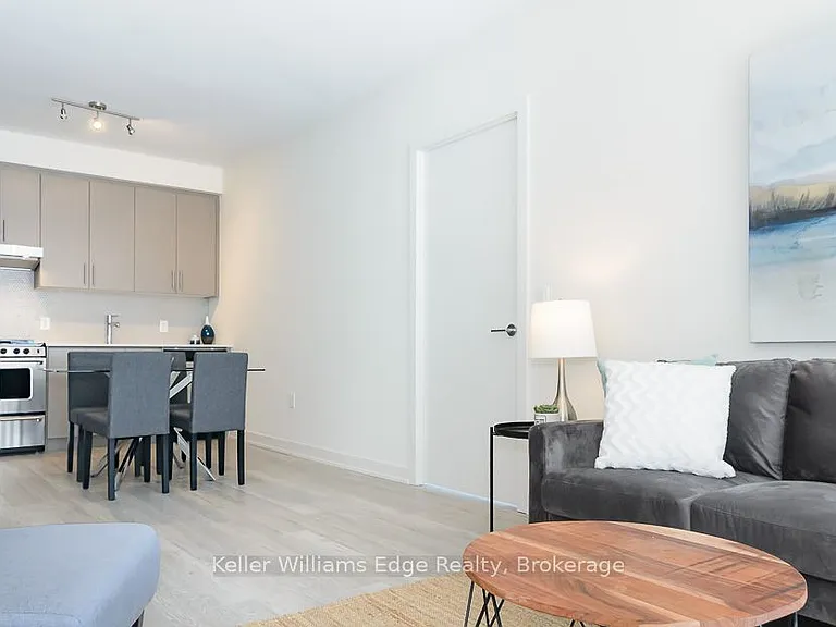 212 King William St #405 — Photo 7
