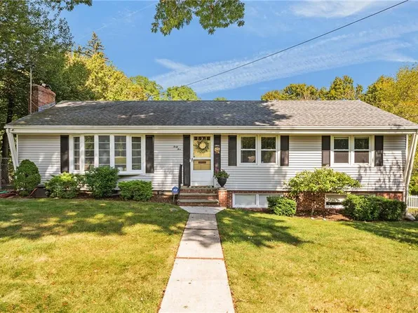 45 Algonquin Dr, Warwick, RI 02888