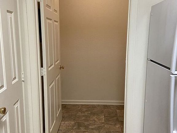 2nd image of 811 Brassie Ln APT B