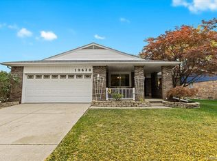 19630 Cascade Dr, Brownstown, MI 48193