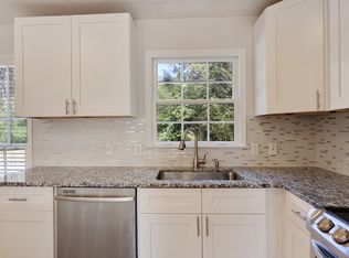 570 Riverside Rd, Roswell, GA 30075