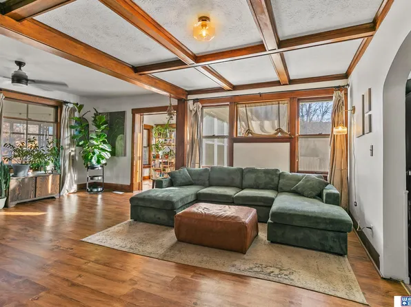 2351 S 40th St, Lincoln, NE 68506