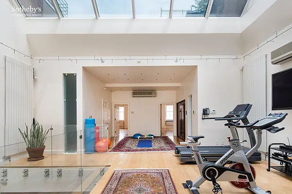 Sold by Sotheby's International Realty | media 39