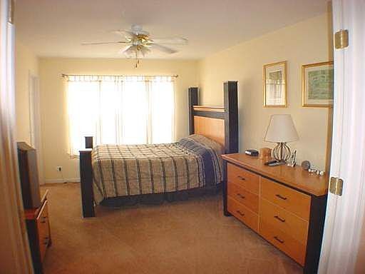 Nice Size Master Bed/Bathroom With Big Walk In Closet