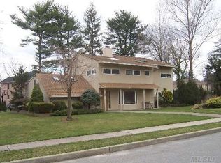 1 Rustic Ln, Roslyn Heights, NY 11577