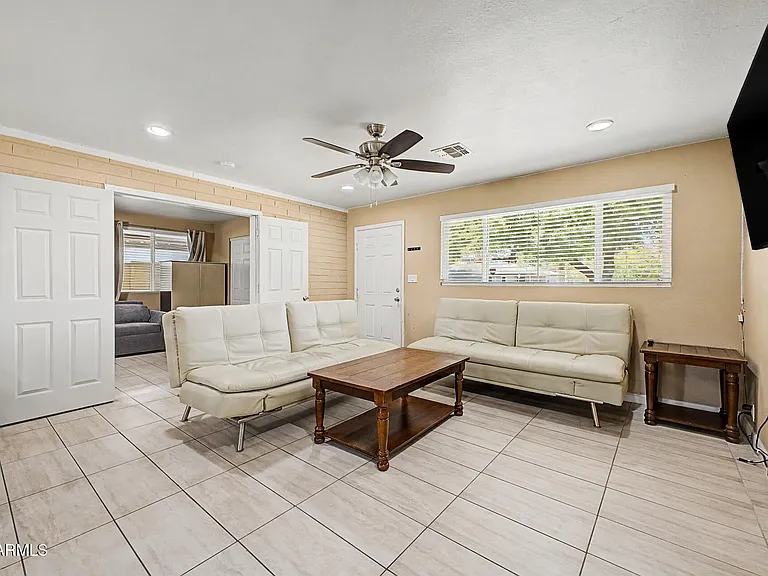 515 E Vista Del Cerro Dr — Photo 8