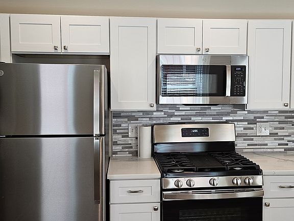 2nd image of 2016 1st St NW APT 2