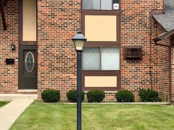 1S216 Ardmore Ave, Villa Park, IL 60181