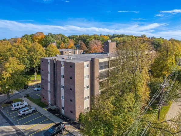 68 Main St APT 23C, Stoneham, MA 02180