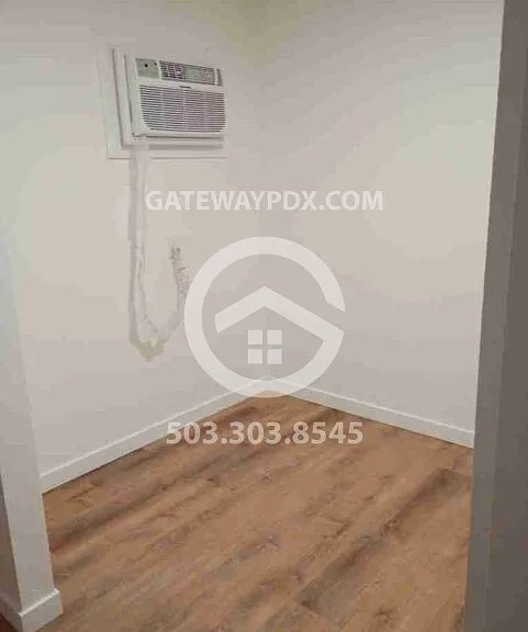 664 Monmouth St — Photo 10
