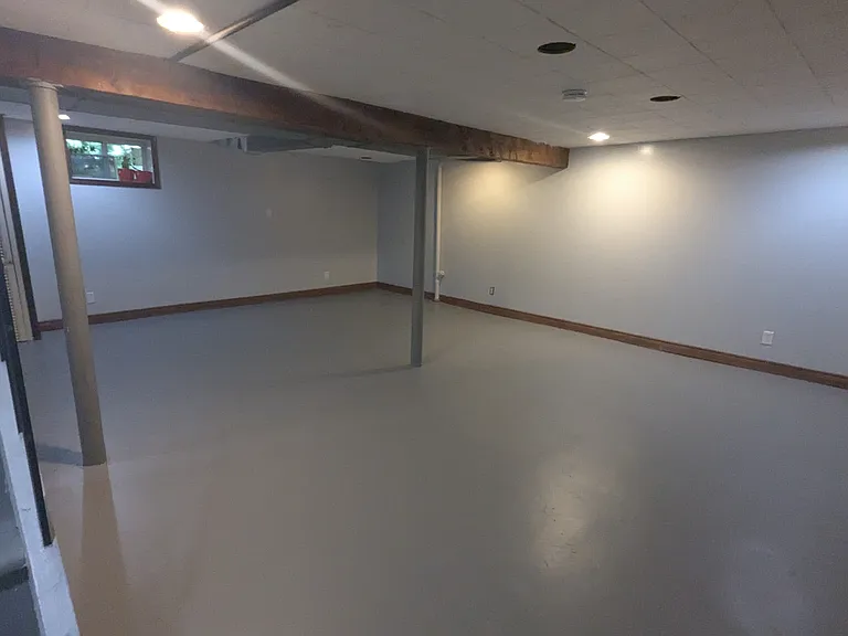 565 W 6th Ave — Photo 9