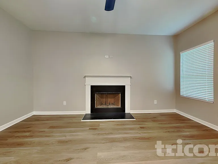 418 Daffodil Dr — Photo 2