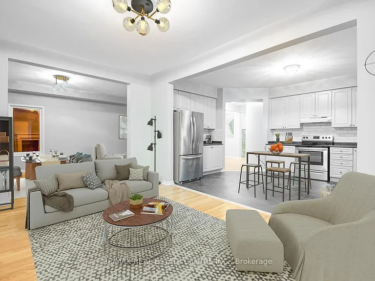 112 Commodore Dr — Photo 5