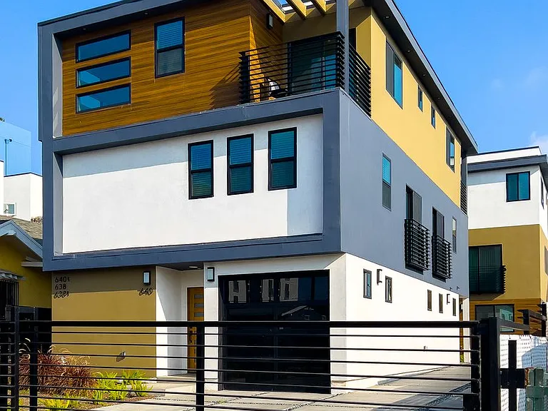 Top-Of-The-Line 4 Bed/4 Bath Townhomes With Parking! — Photo 1