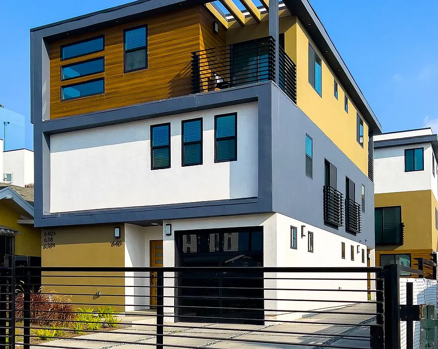 Top-Of-The-Line 4 Bed/4 Bath Townhomes With Parking!