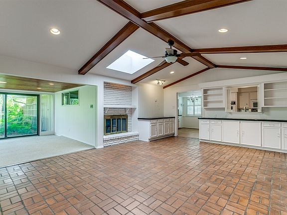 3rd image of 4818 Thunder Rd