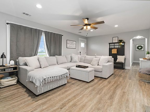 4th image of 903 Barnes Mill Rd