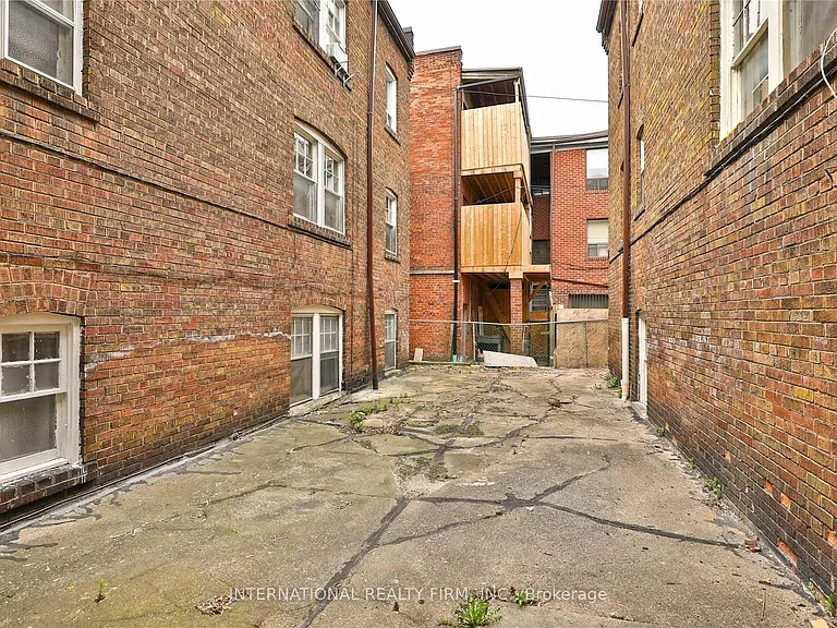1094 College St #2 — Photo 2