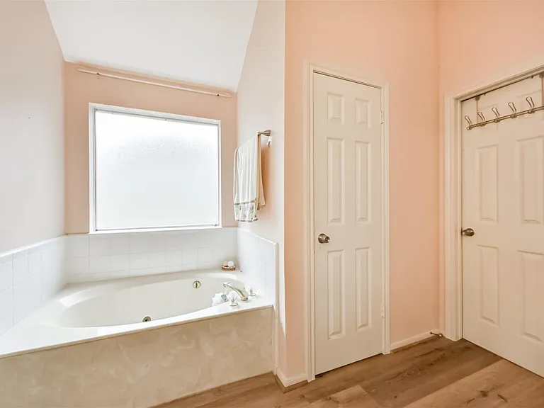 1306 N Gabriel River Cir — Photo 30
