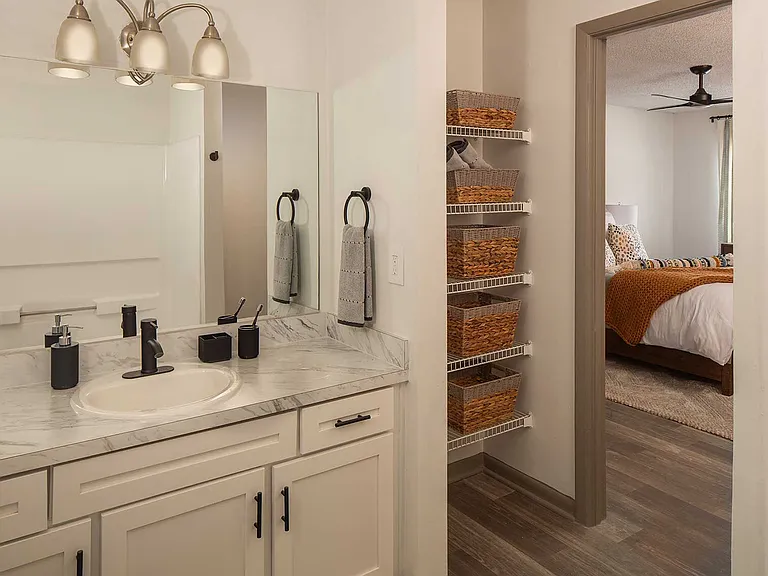 The Oakley Apartments — Photo 5