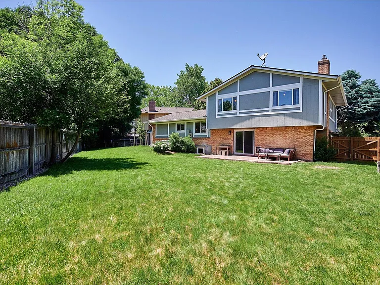 2242 S Poplar St — Photo 30