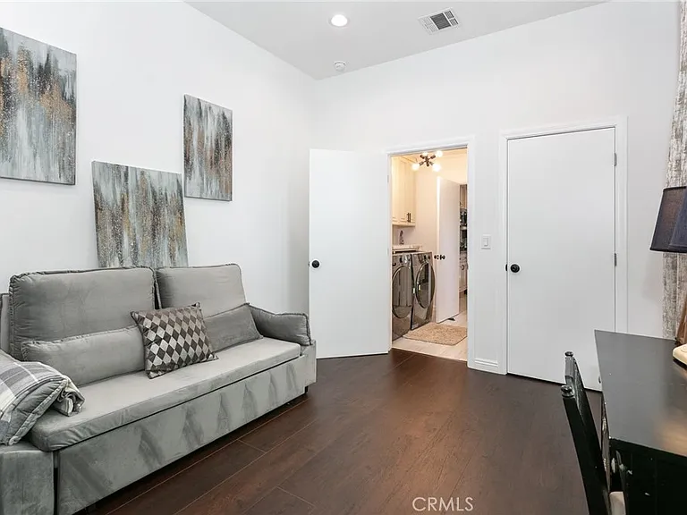 5825 Fulton Ave — Photo 28