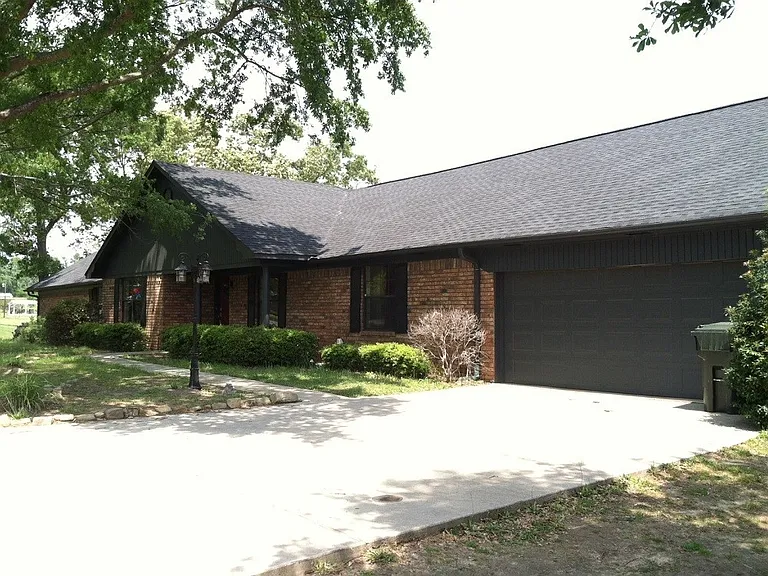 5750 Tryon Rd — Photo 1