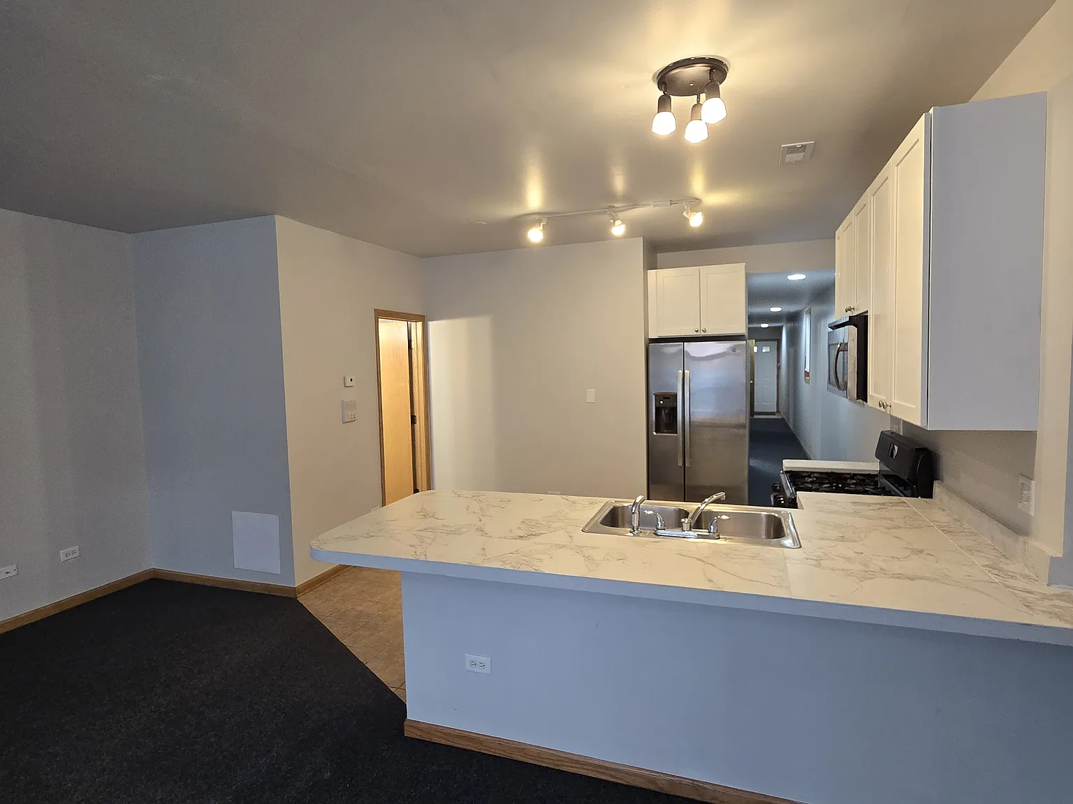 3 bed, 1300 sqft, $2,300 — Photo 3