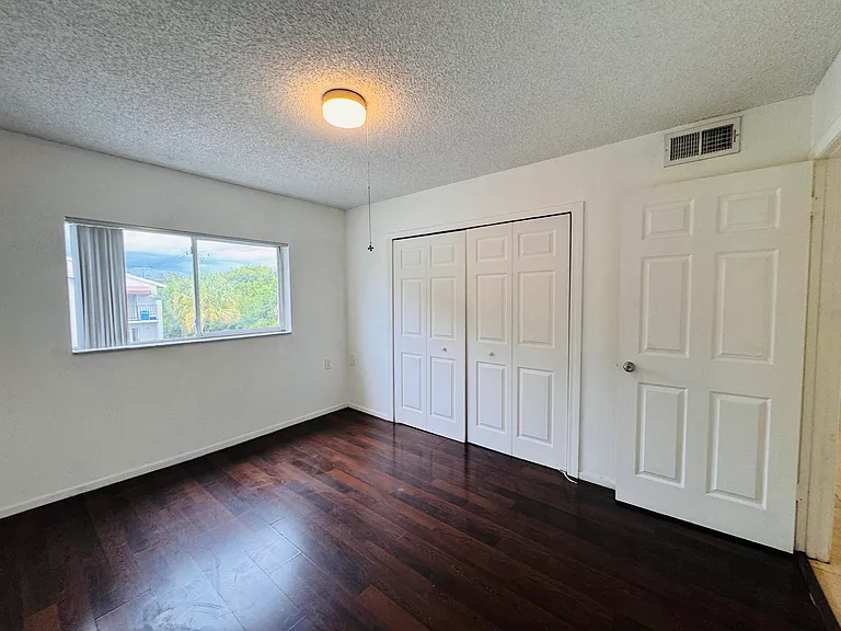 1068 N Benoist Farms Rd #302 — Photo 19