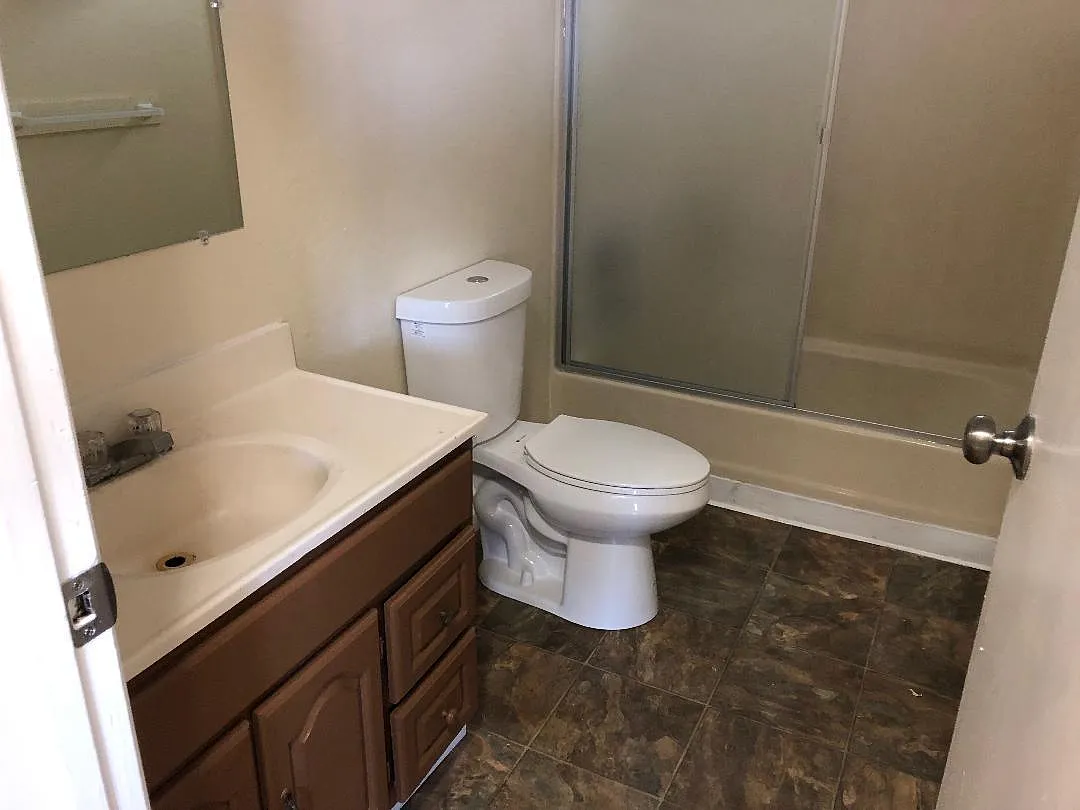 890 Rider Ave APT F photo 1