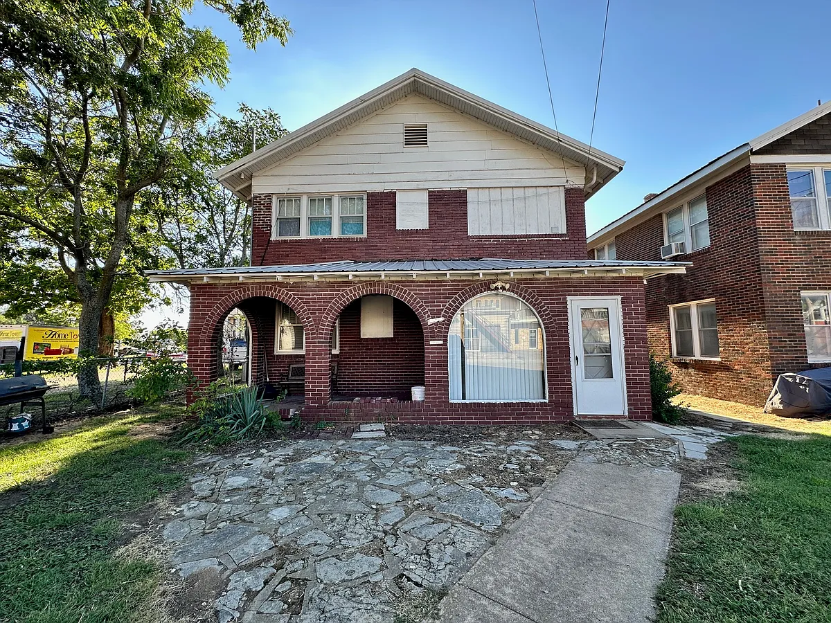 Photo 2 of 12 - 312 S 1st St #BU - Arkansas City, KS Building Photo - 312 S 1st St #BU