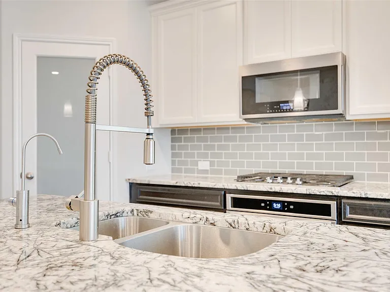 6306 Loquat Grove Ct — Photo 11