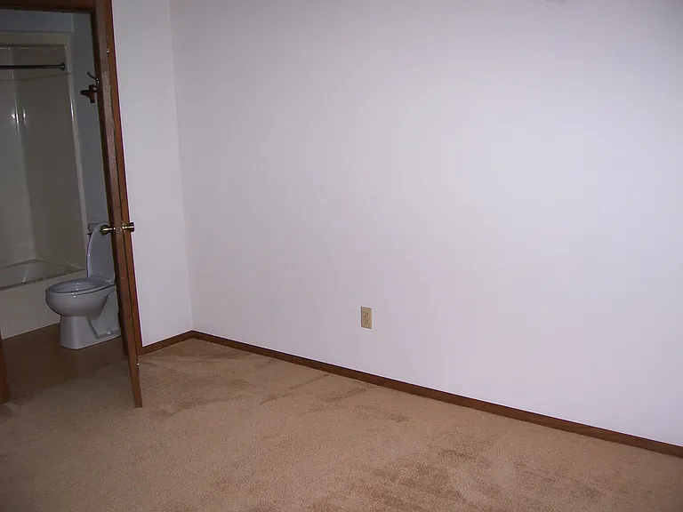 Green Lake Apartments — Photo 5