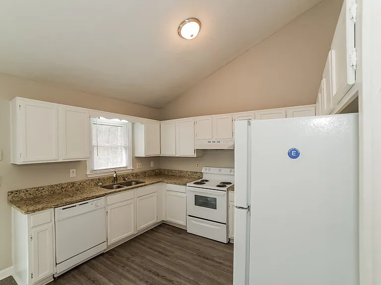 3106 Calumet Cir NW — Photo 10
