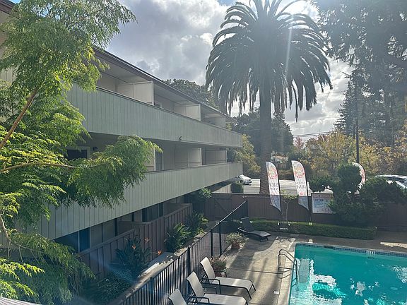 5th image of 1717 Woodland Ave E #309