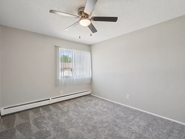 Rochester Square Apartments — Photo 14