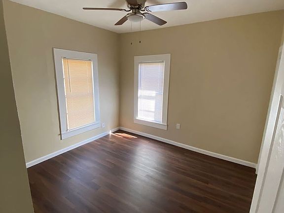 4th image of 490 Oak St
