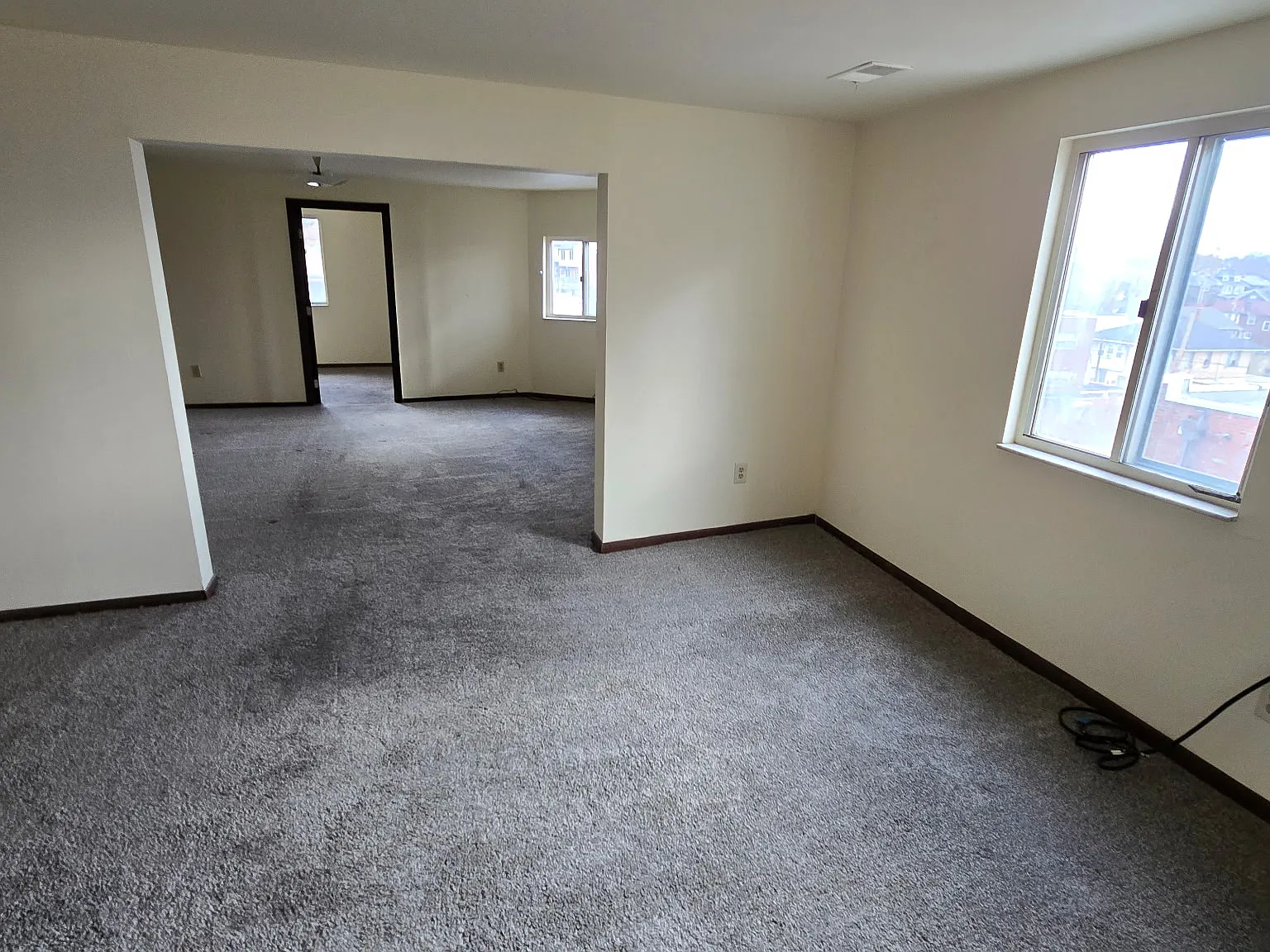 3 bed, 950 sqft, $1,350 — Photo 3