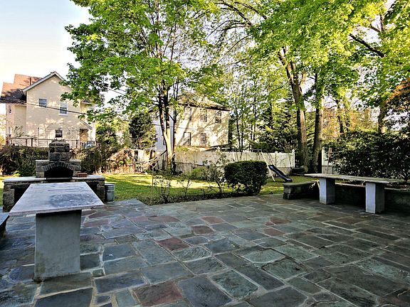 2nd image of 11 Wallace Pl