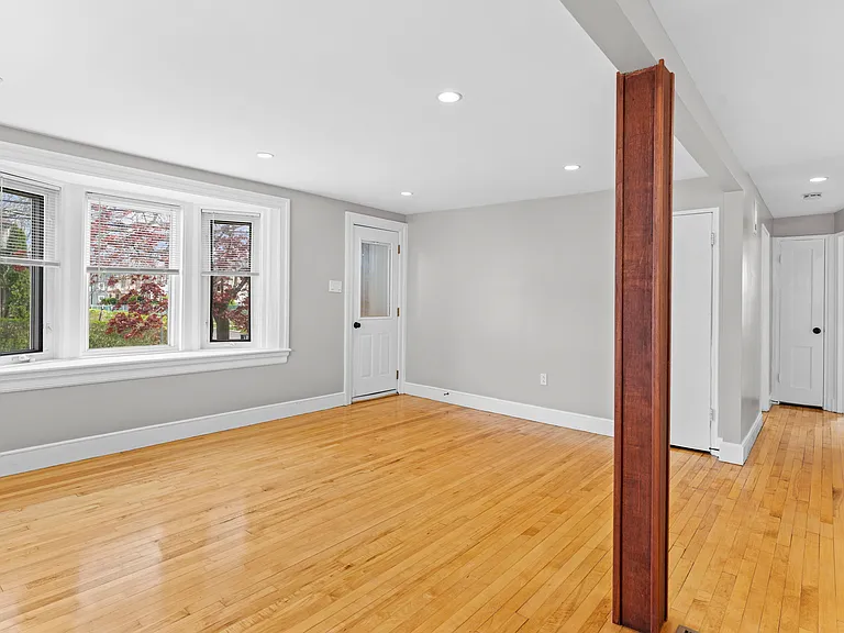 92 Gladeside Ave #1 — Photo 5