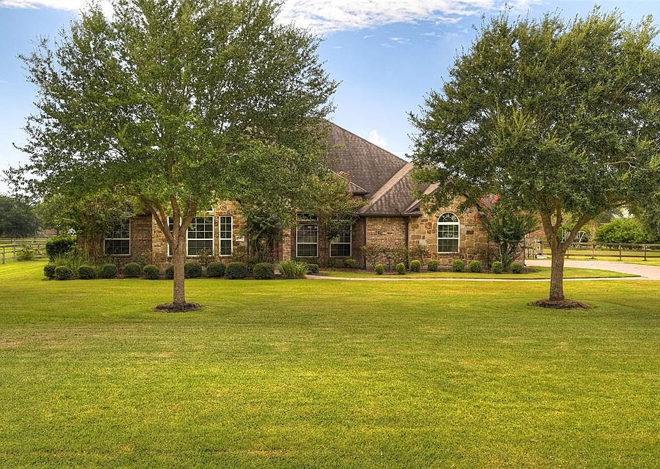 1st image of 32631 Waterworth Ct