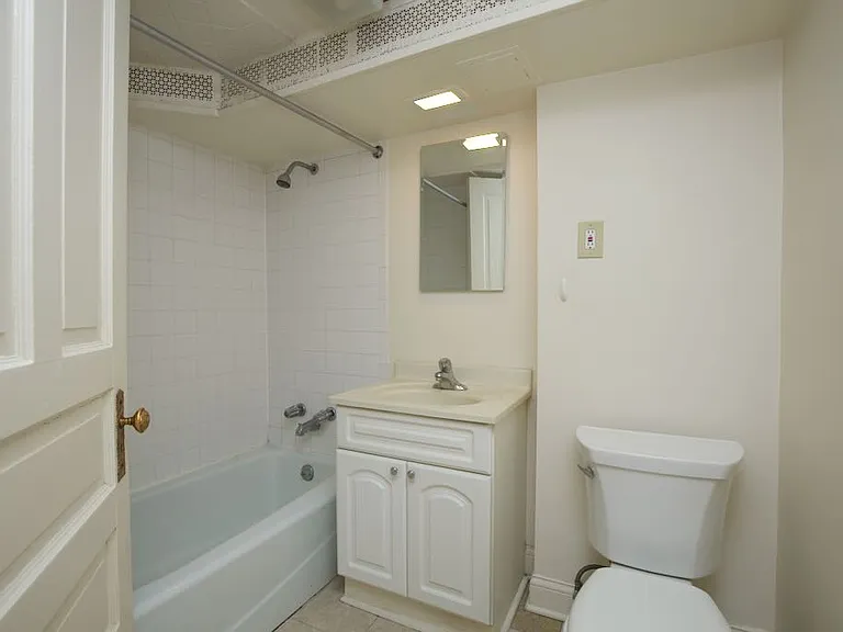 626 W Wellington Ave #RG — Photo 16
