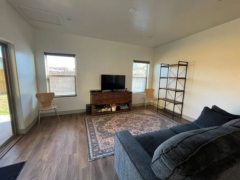 1110 E Bonita St — Photo 5