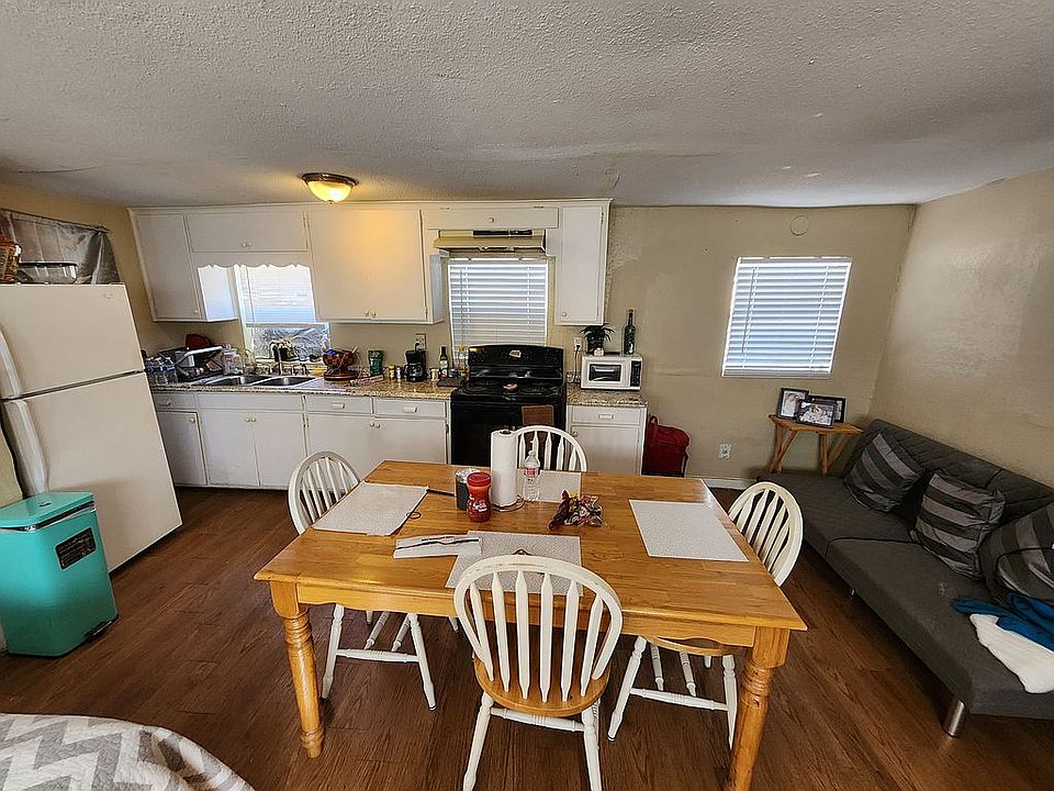 2nd image of 523 Topeka Blvd APT A