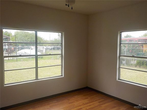 3rd image of 801 E Mavi Dr