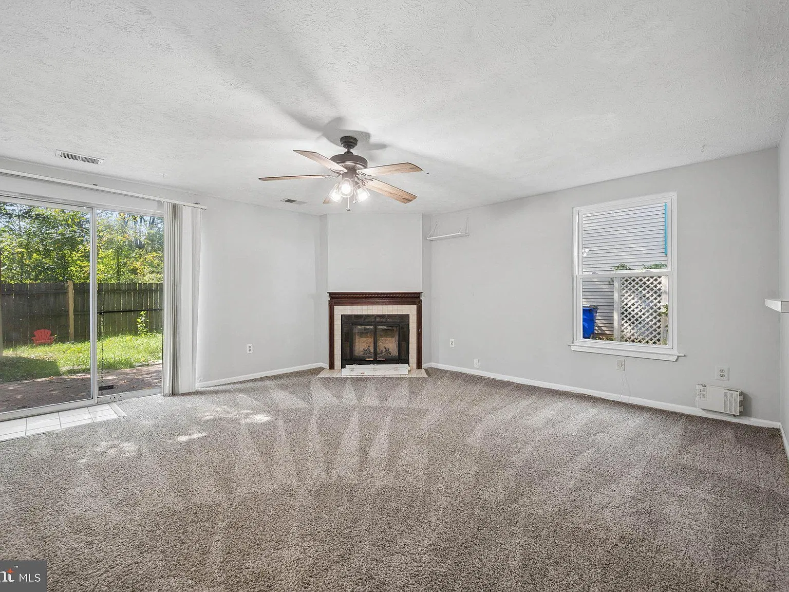 3 bed, 1.5 bath, 1174 sqft, $2,600 — Photo 4