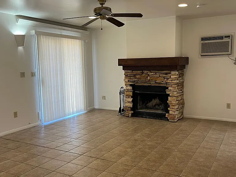 3028 N Corrine Dr — Photo 20