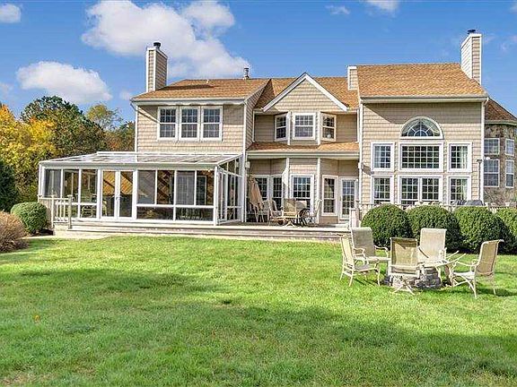 2nd image of 16 Polo Grounds Ln