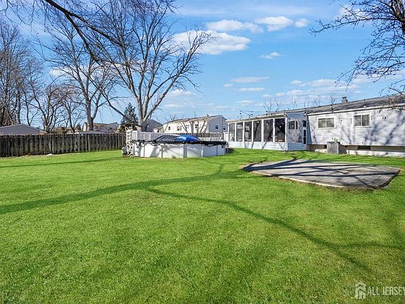 5th image of 14 Andover Rd